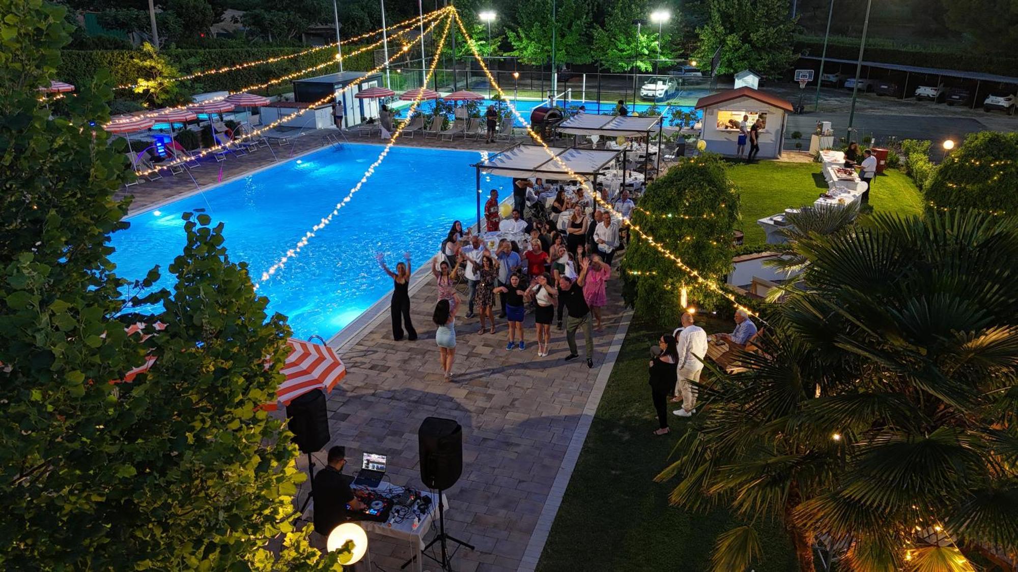 Pineto Resort Bagian luar foto