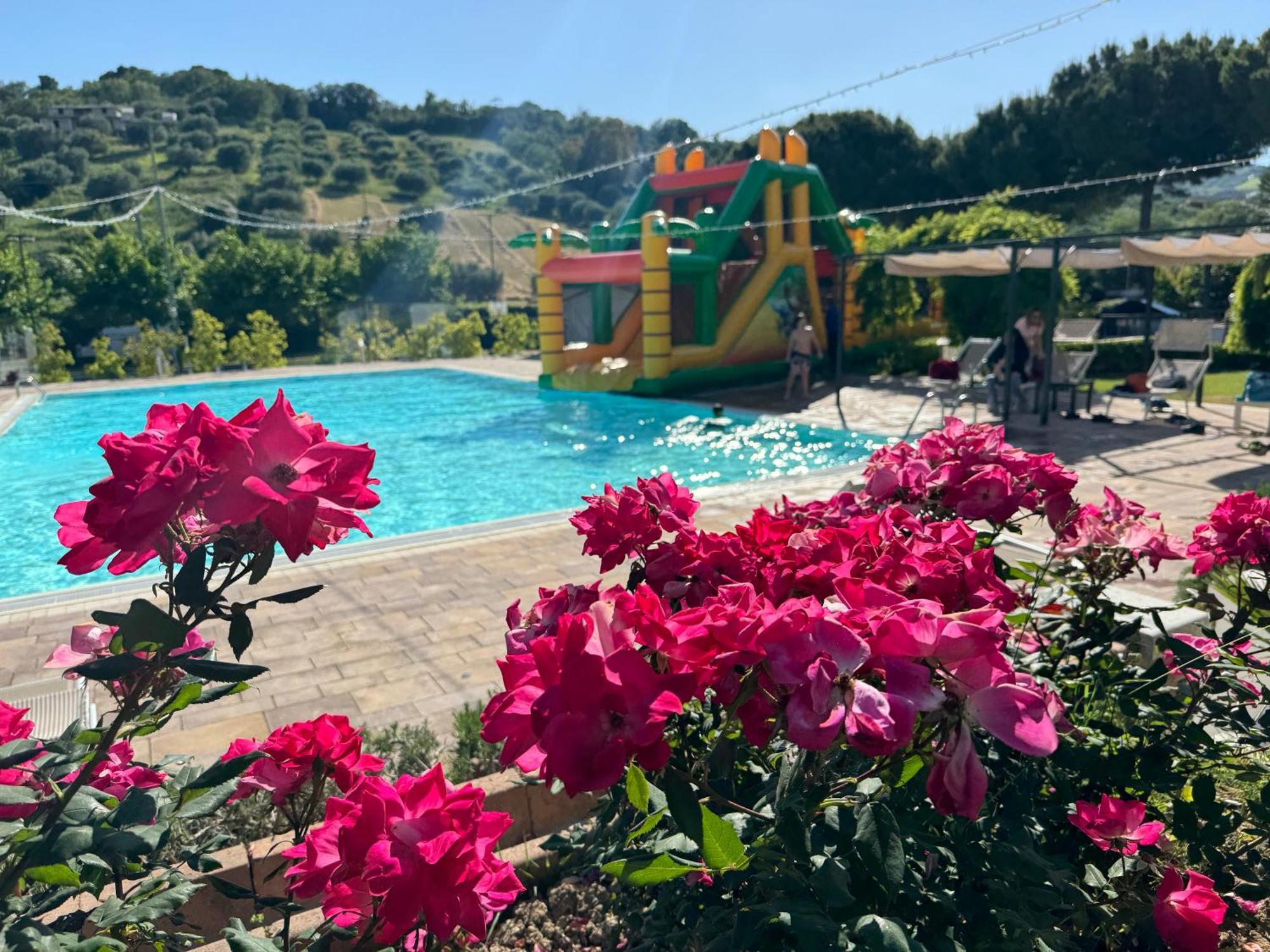 Pineto Resort Bagian luar foto